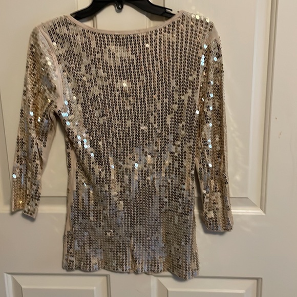 All-over gold sequins on cotton low scoop neck tee - Picture 3 of 3